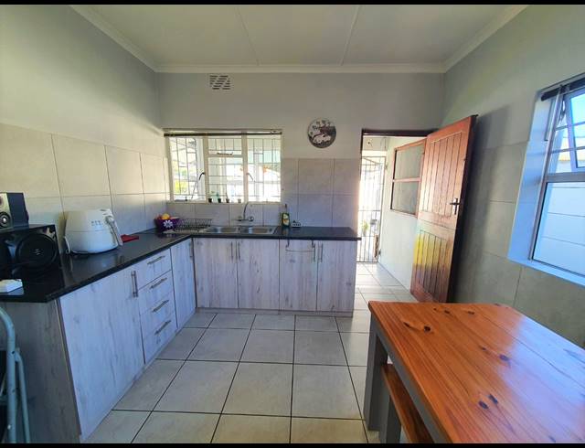 3 BEDROOM HOUSE FOR SALE IN TOWNSEND ESTATE